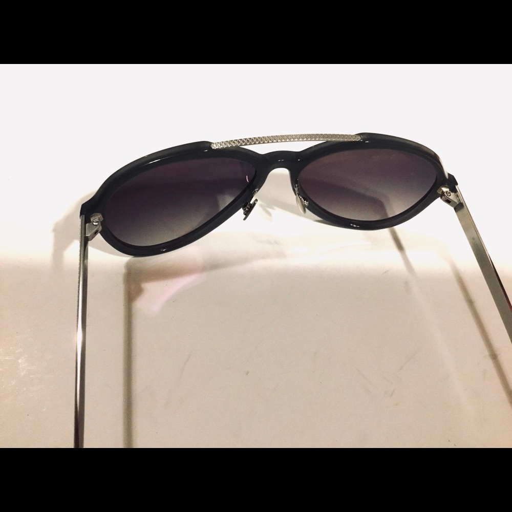 Linda Farrow Luxe 104 Sunglasses - Picture 7 of 7